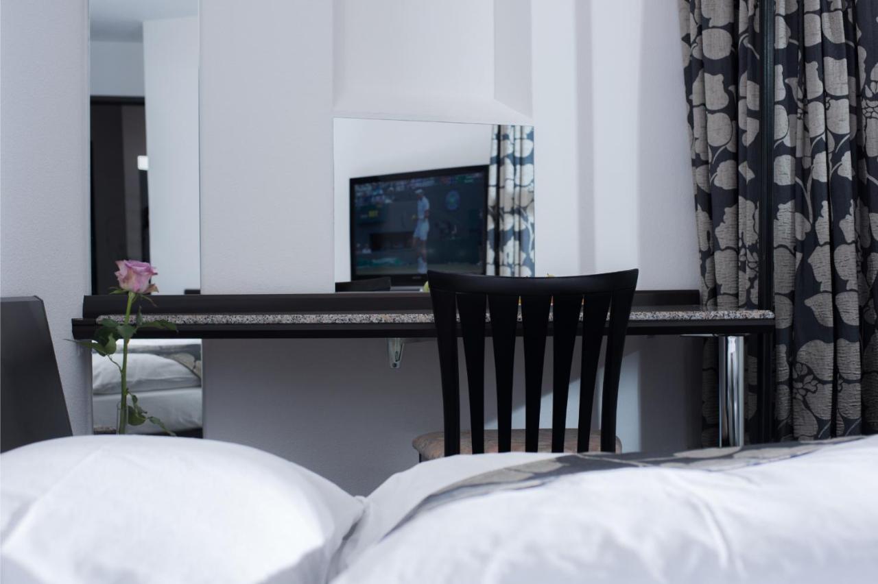 Grand Hotel Les Endroits 라쇼드퐁 외부 사진