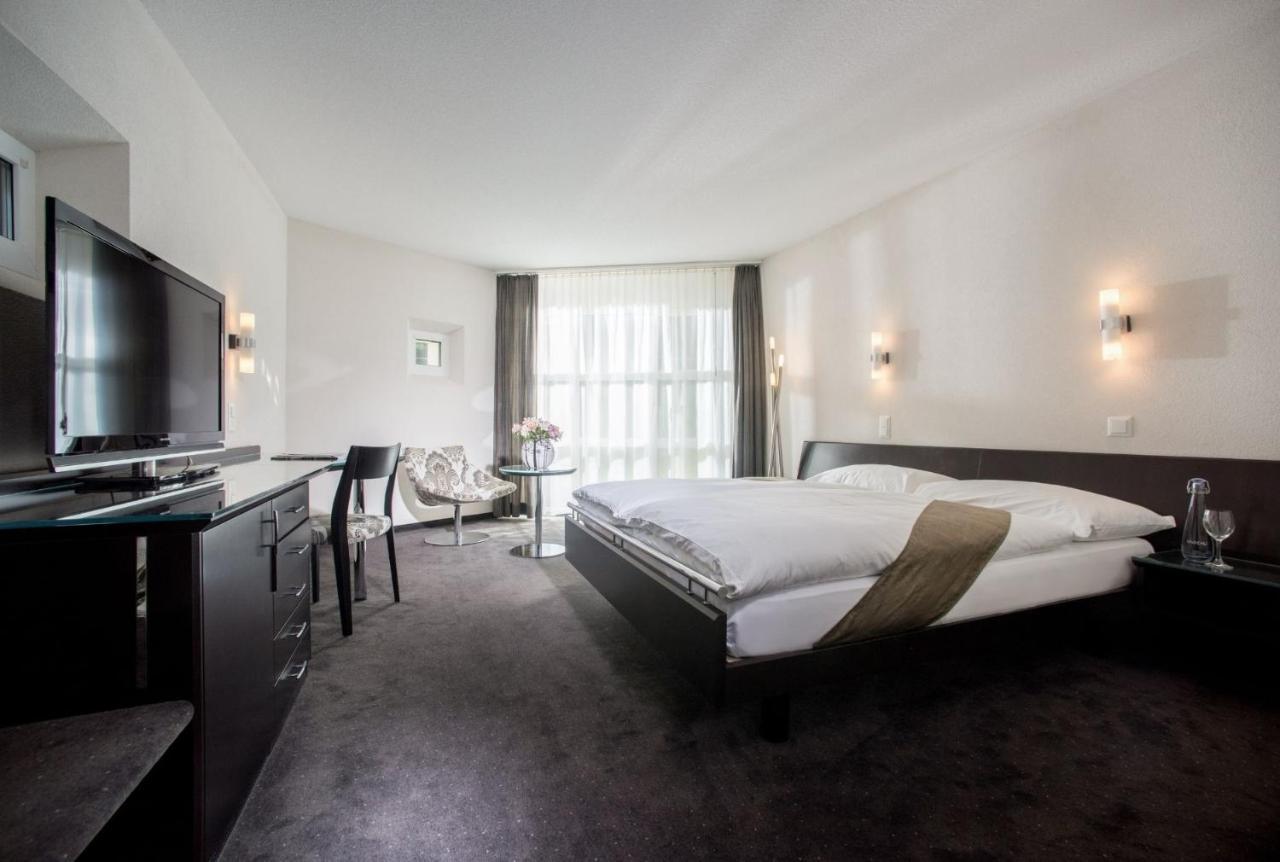 Grand Hotel Les Endroits 라쇼드퐁 객실 사진