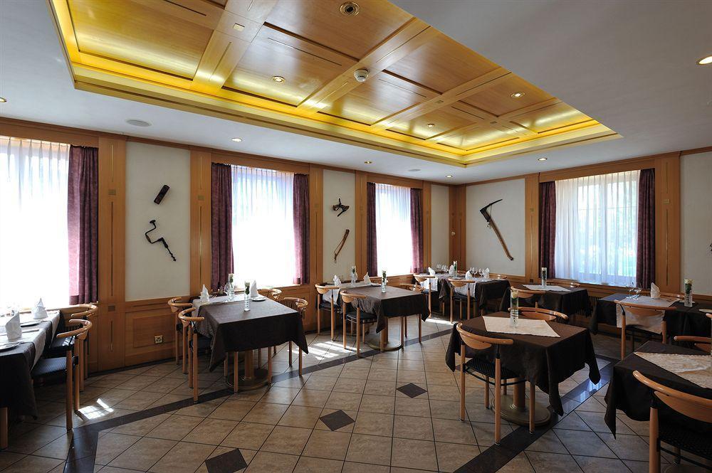 Grand Hotel Les Endroits 라쇼드퐁 외부 사진