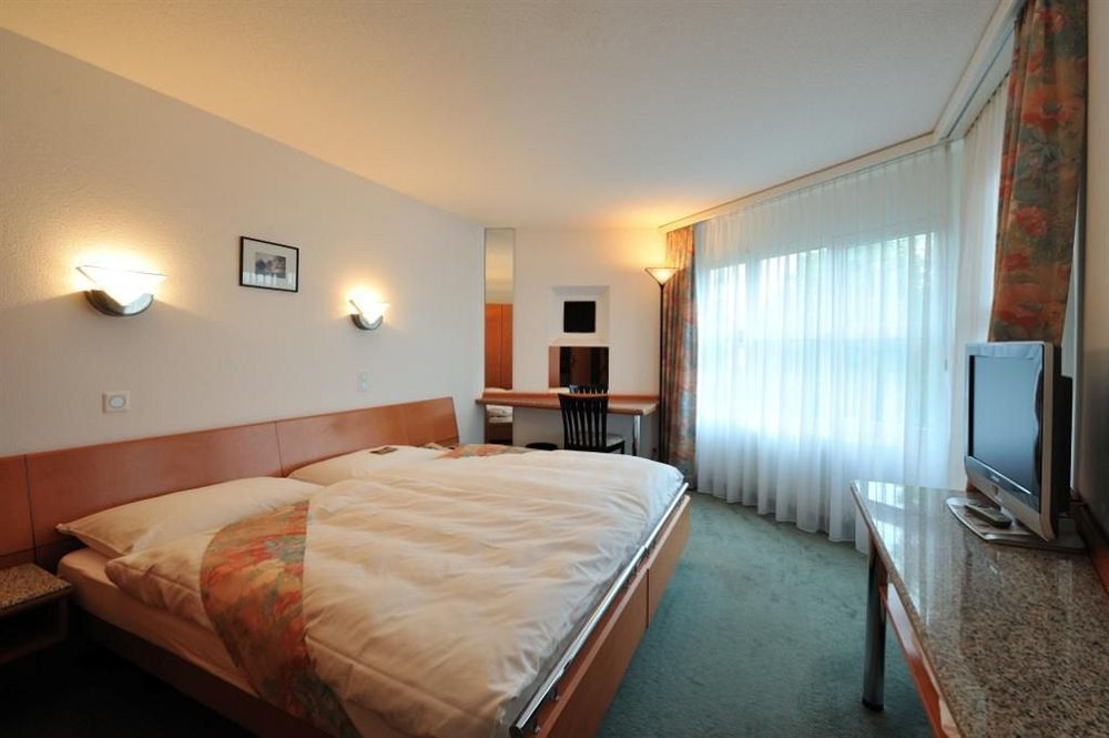 Grand Hotel Les Endroits 라쇼드퐁 외부 사진